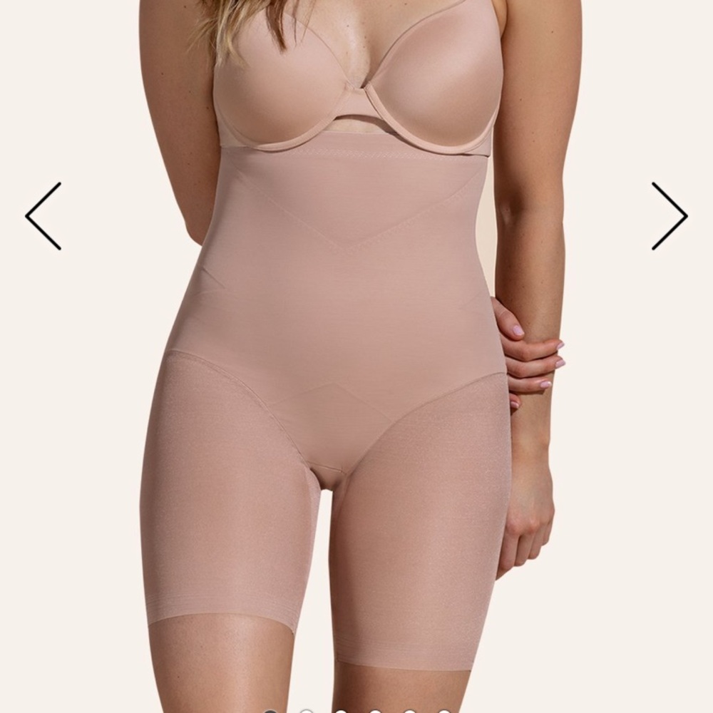 HoneyLove Superpower Short